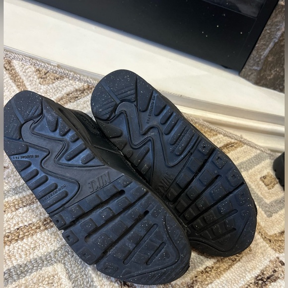 Nike Air Max 90 LTR TRIPLE BLACK Black ON Black Sneakers 833414 001 Size 2Y - Picture 5 of 7